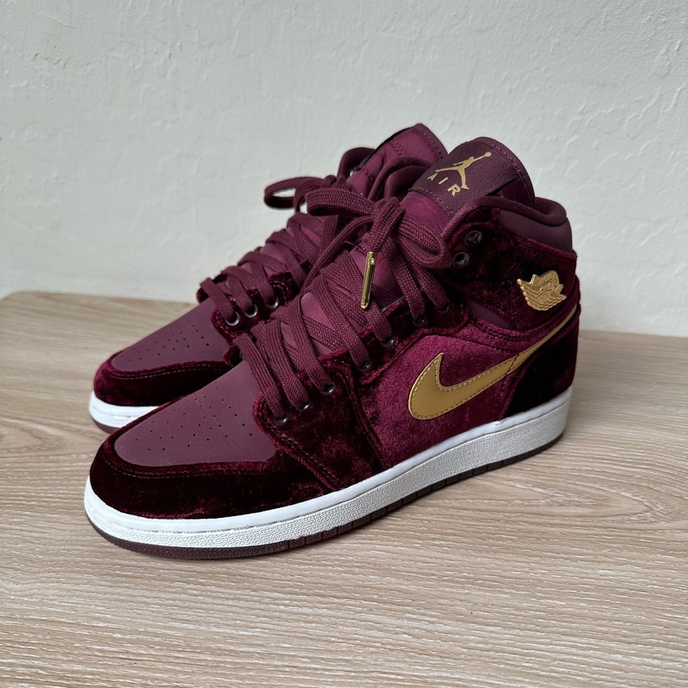 Nike Air Jordan 1 Heiress Burgundy Maroon Velvet Sneaker Size 5Y